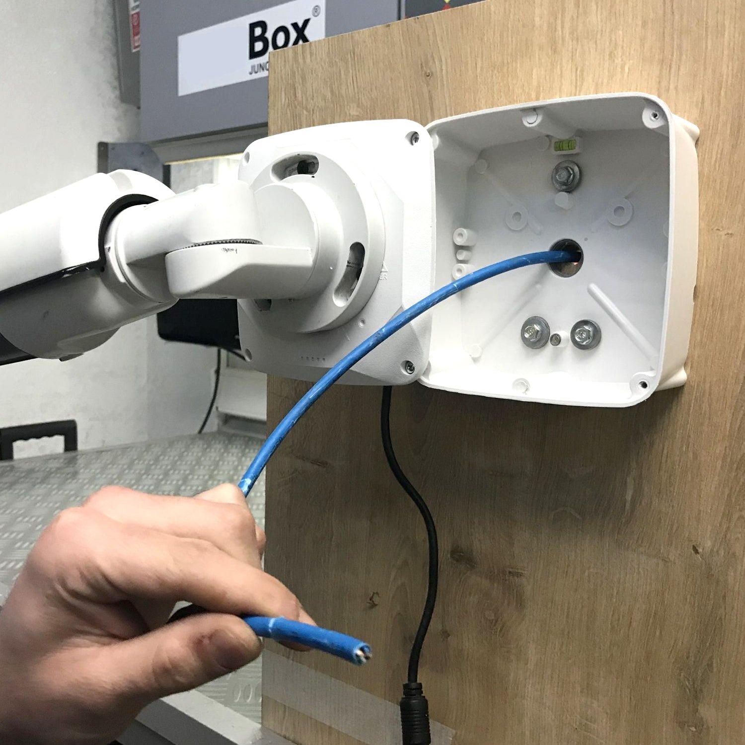 9032 Camera Mounting Box used for storing camera which helps it from being comes in contact with damages. 9032 Camera Mounting Box used for storing camera which helps it from being comes in contact with damages.
